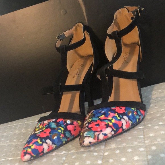 FLORAL SHOES! - Picture 2 of 5